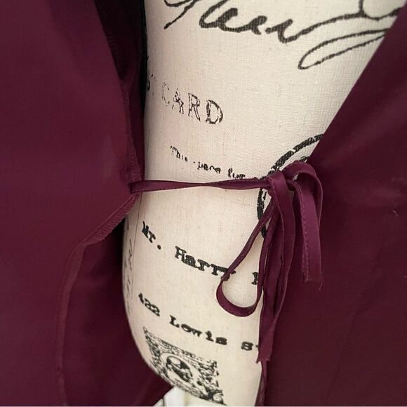 Victoria’s Secret Women’s Burgundy Wrap Short Dressing Gown Lace Silky Size XS/S - Picture 9 of 16